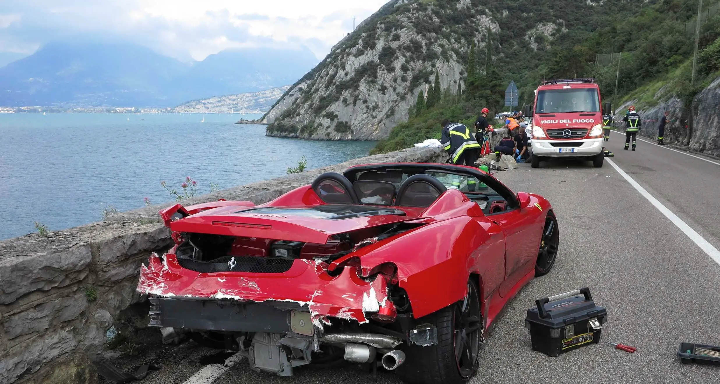L'incidente della Ferrari che ha travolto un ragazzo riaccende le polemiche sull'assenza della ciclabile