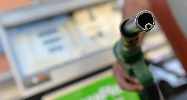 Benzina sopra i 2 euro in A22 La società: «Controlli quotidiani»