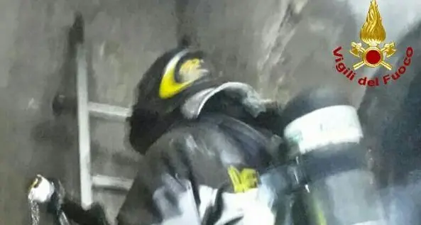 Casa in fiamme,a 10 anni salva fratelli