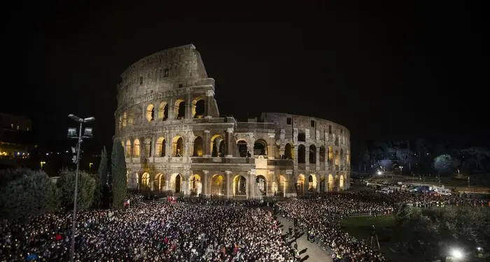 Via Crucis, la preghiera di Papa Francesco