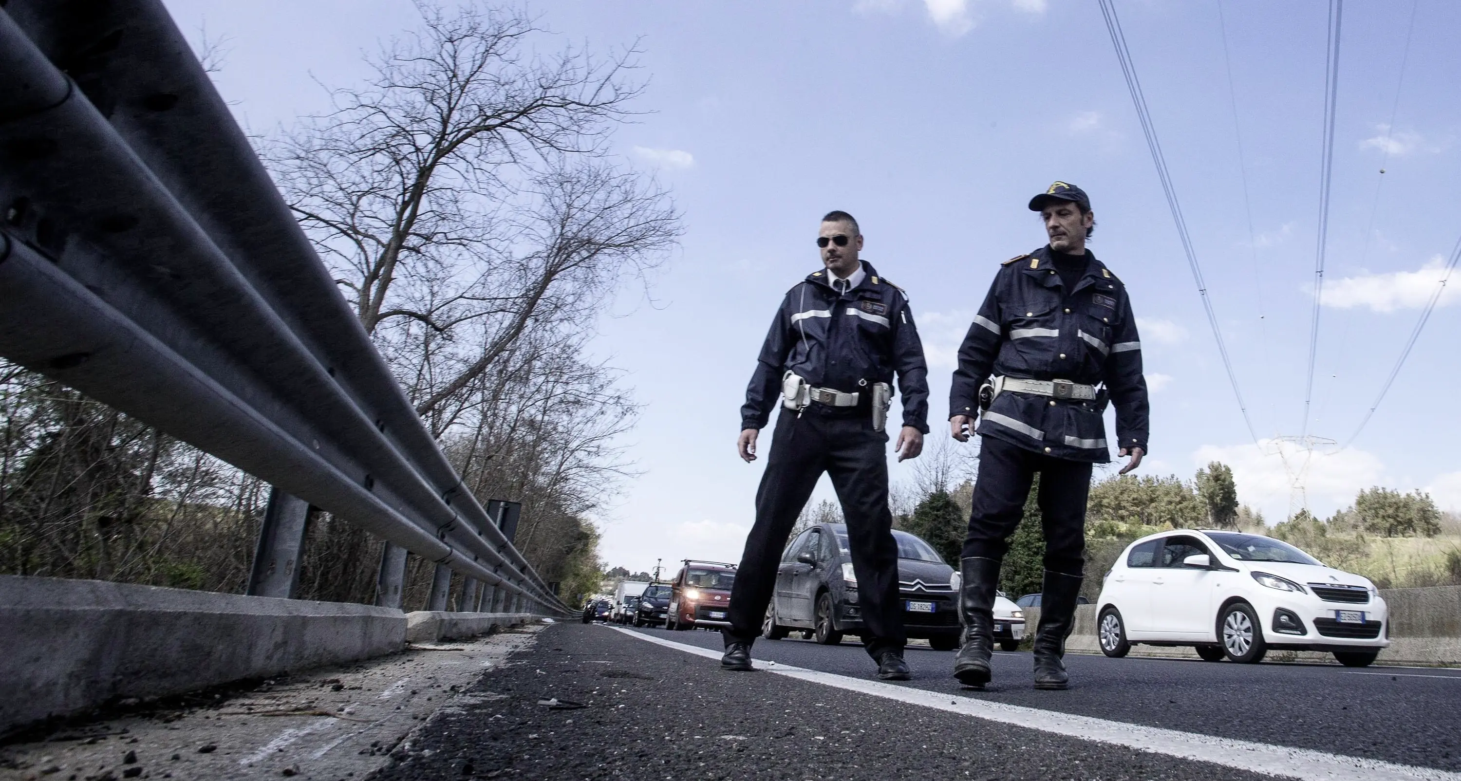 Travolge i ciclisti, uno muore Primo caso di omicidio stradale