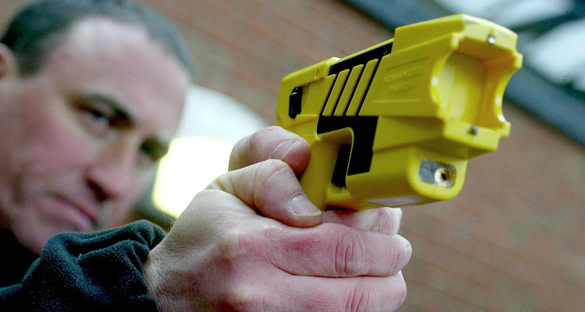 Polizia, l'utilizzo della pistola elettrica è vicino