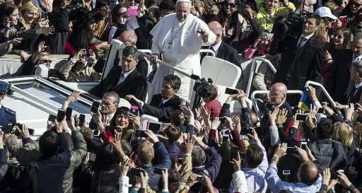 Papa: vicinanza alle vittime del terrorismo, violenza cieca