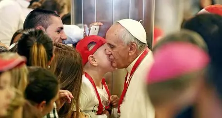 Domani il Papa incontra Lizzy, la bimba che presto sarà cieca