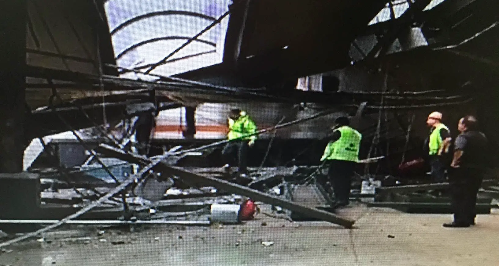New Jersey, treno deraglia in stazione Ci sono almeno 100 feriti