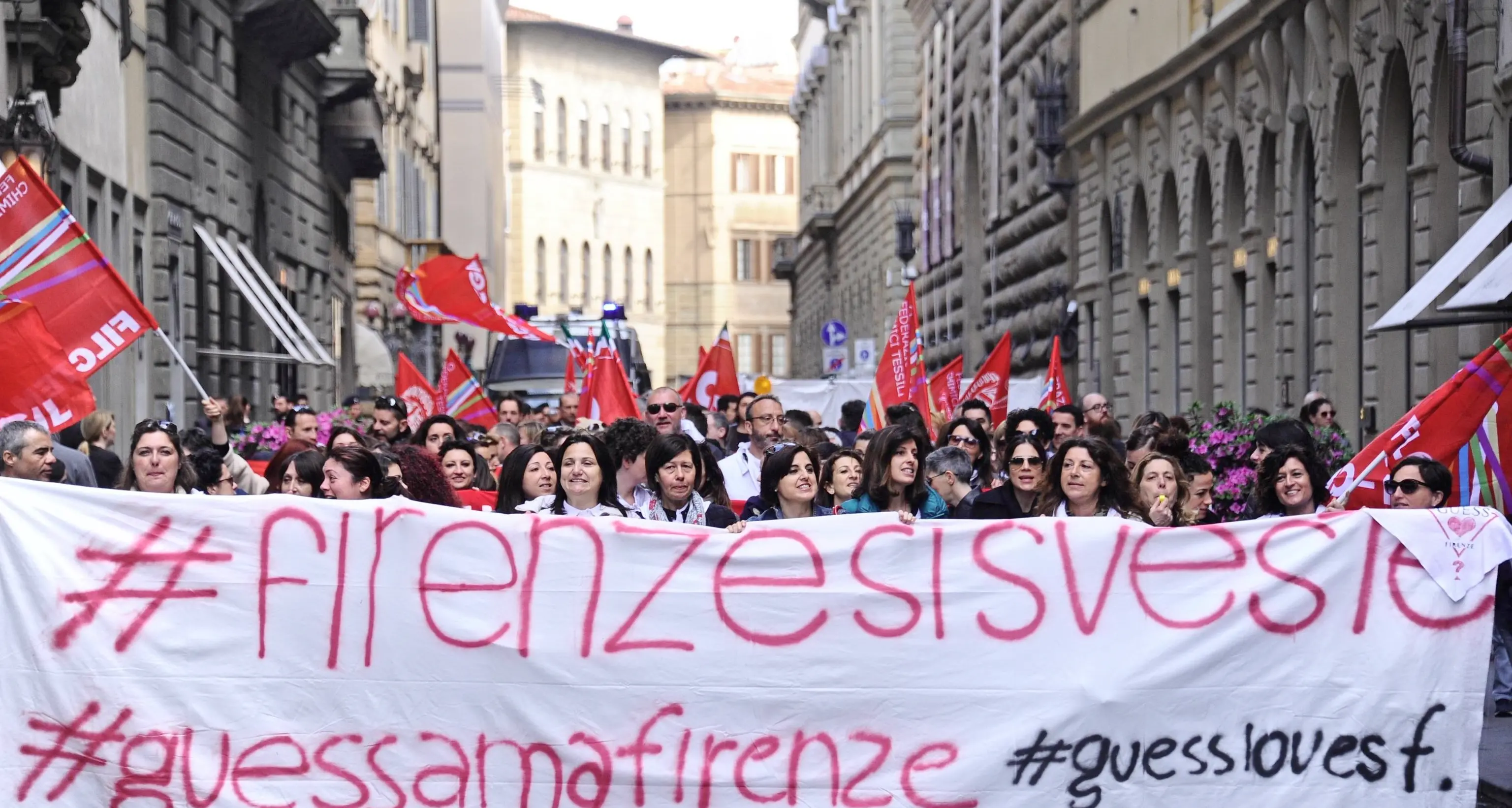 Firenze, i lavoratori Guess contro la delocalizzazione