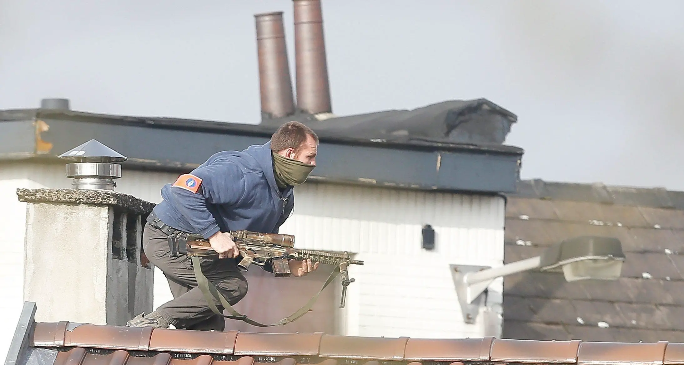 Sparatoria in corso a Bruxelles Colpi dal tetto di un edificio