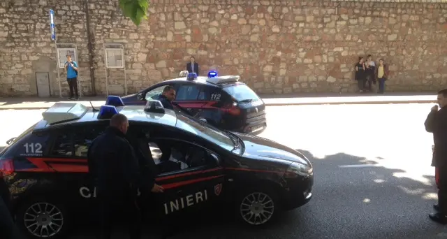 Fermato alla guida di un'auto rubata: denunciato un 17enne assieme a tre amici