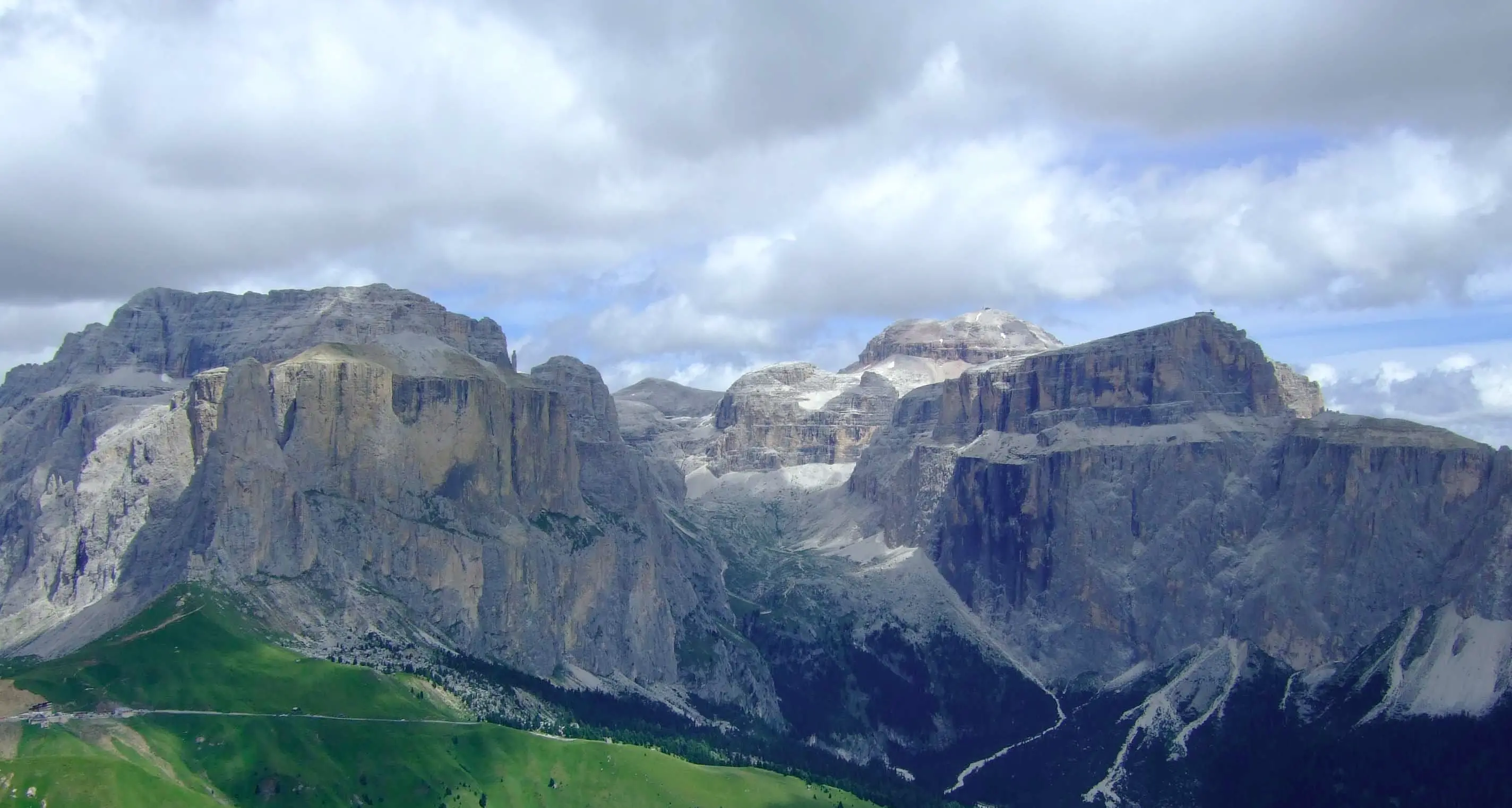 Una catena di 180 falò per l'unità dei ladini