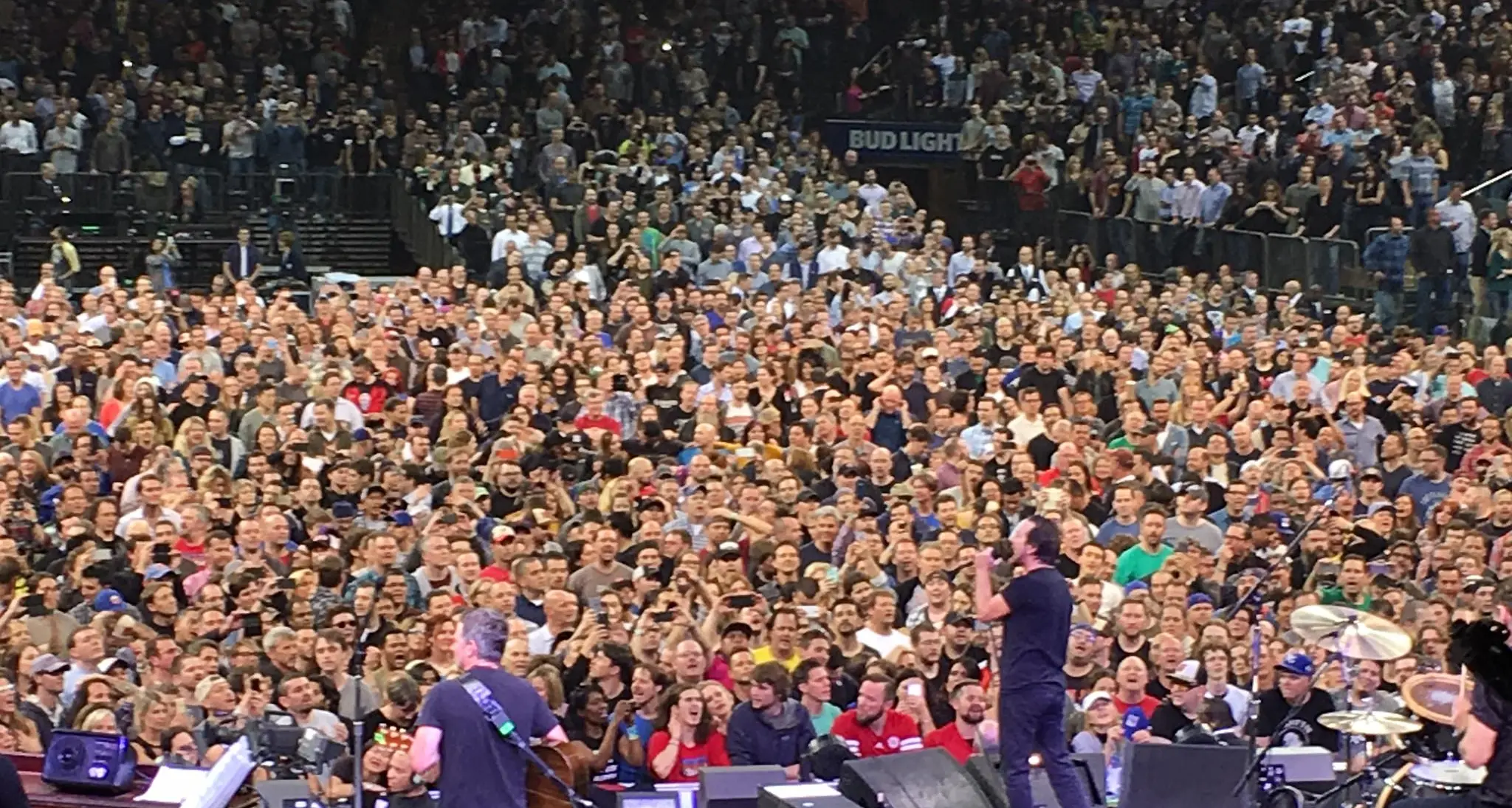 Spettacolo a New York: Sting sul palco con i Pearl Jam