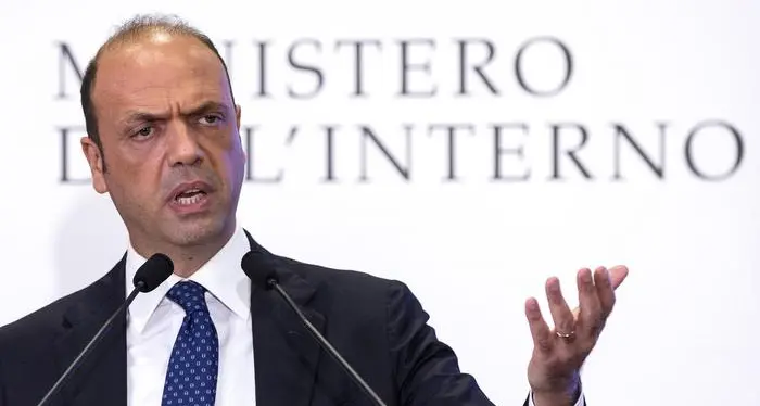 Inchiesta su politica e affari Bufera sul ministro Alfano