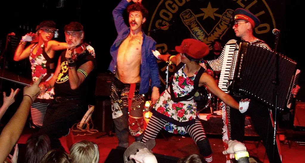 Gogol Bordello all'Owl festival Stasera l'eruzione al PalaTrento