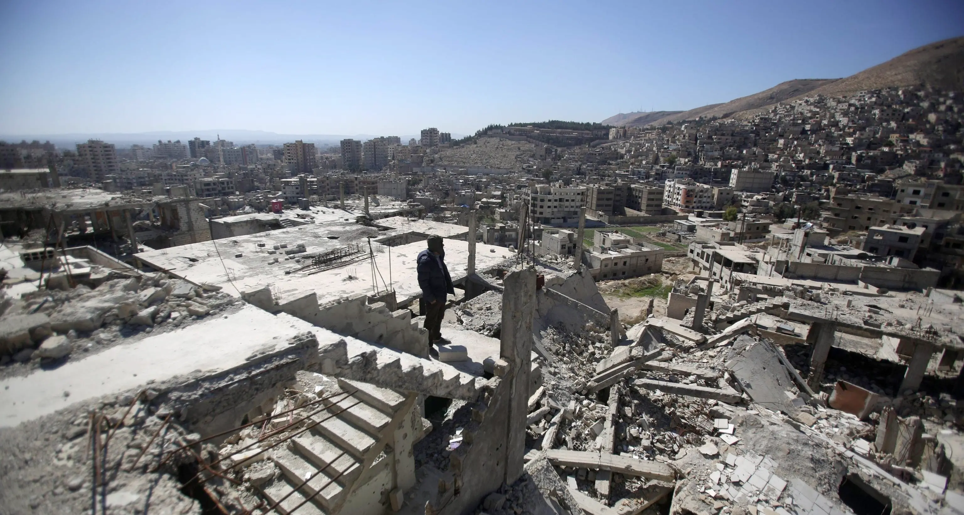 Siria, Putin annuncia il ritiro Ma la guerra continua