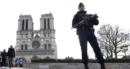 Parigi: fermato adolescente pronto a compiere attentato