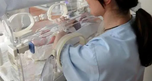 Bimbo disabile per sempre, medico nei guai Guerra di perizie opposte: il ginecologo a processo