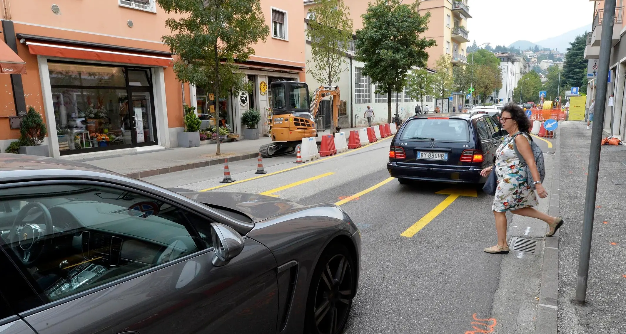 Cantiere della ciclabile: rischi e disagi In via Fontana i negozianti protestano