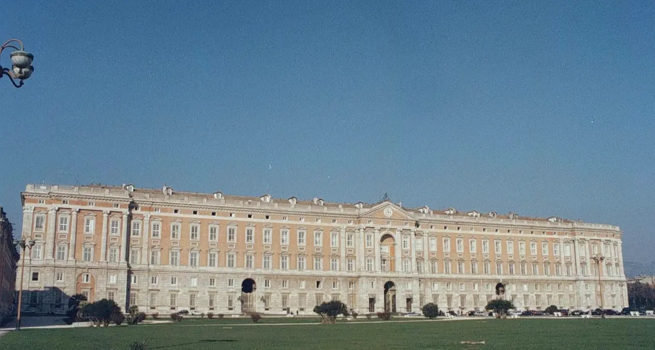 Campania, ladri in azione alla Reggia di Caserta