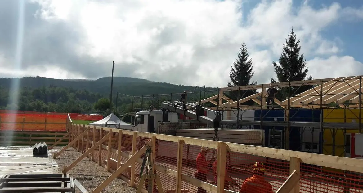 Scuola di Amatrice: proseguono i lavori di copertura