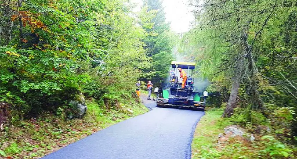 Asfalto e guard-rail: si rinnova la strada da Nago al Baldo