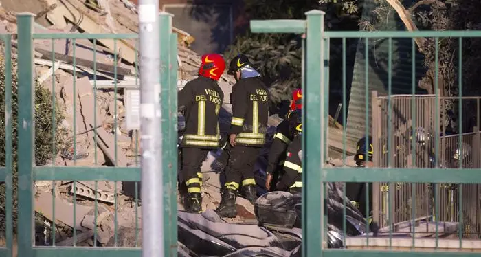 Roma, crolla palazzina Non ci sarebbero feriti