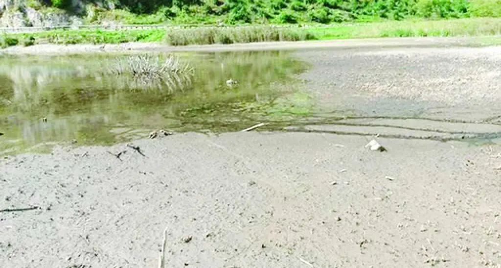 Allarme lago di Roncone «Si sta prosciugando»