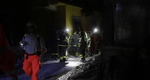 Si continua a scavare Varie migliaia gli sfollati