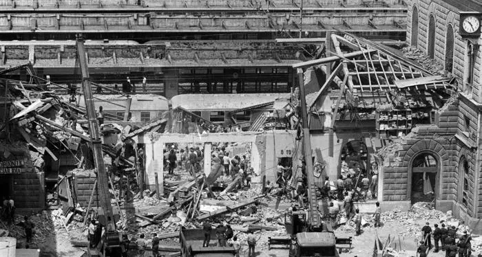 Bologna, 36 anni fa la strage Il sindaco: vogliamo la verità