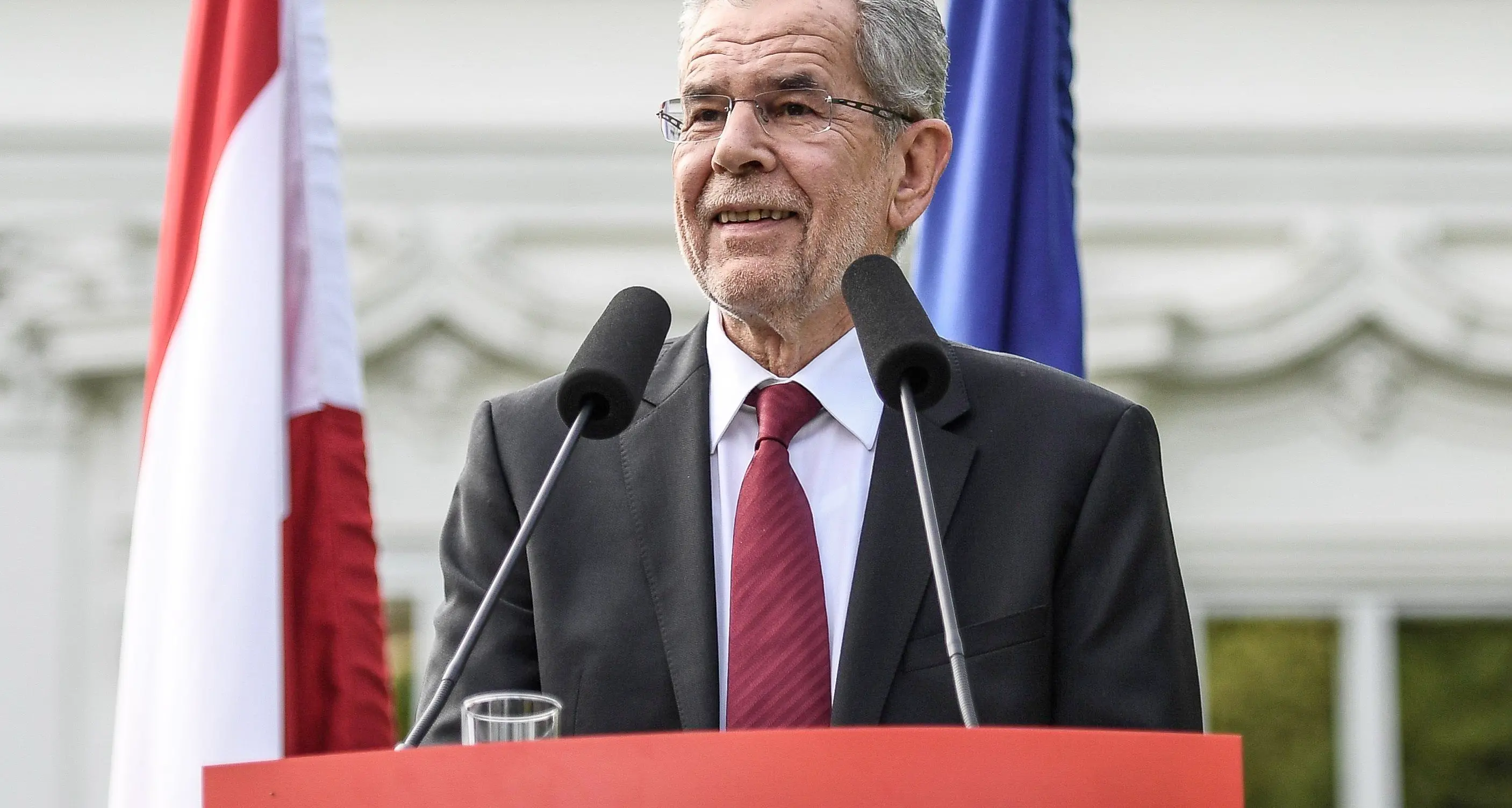 Van der Bellen smentisce voci su una presunta malattia