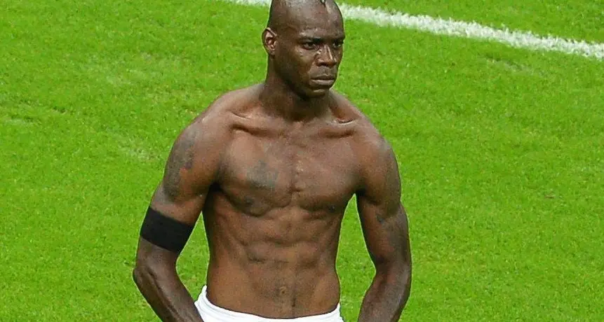 Balotelli va all'attacco «Nessuna multa per la linea»