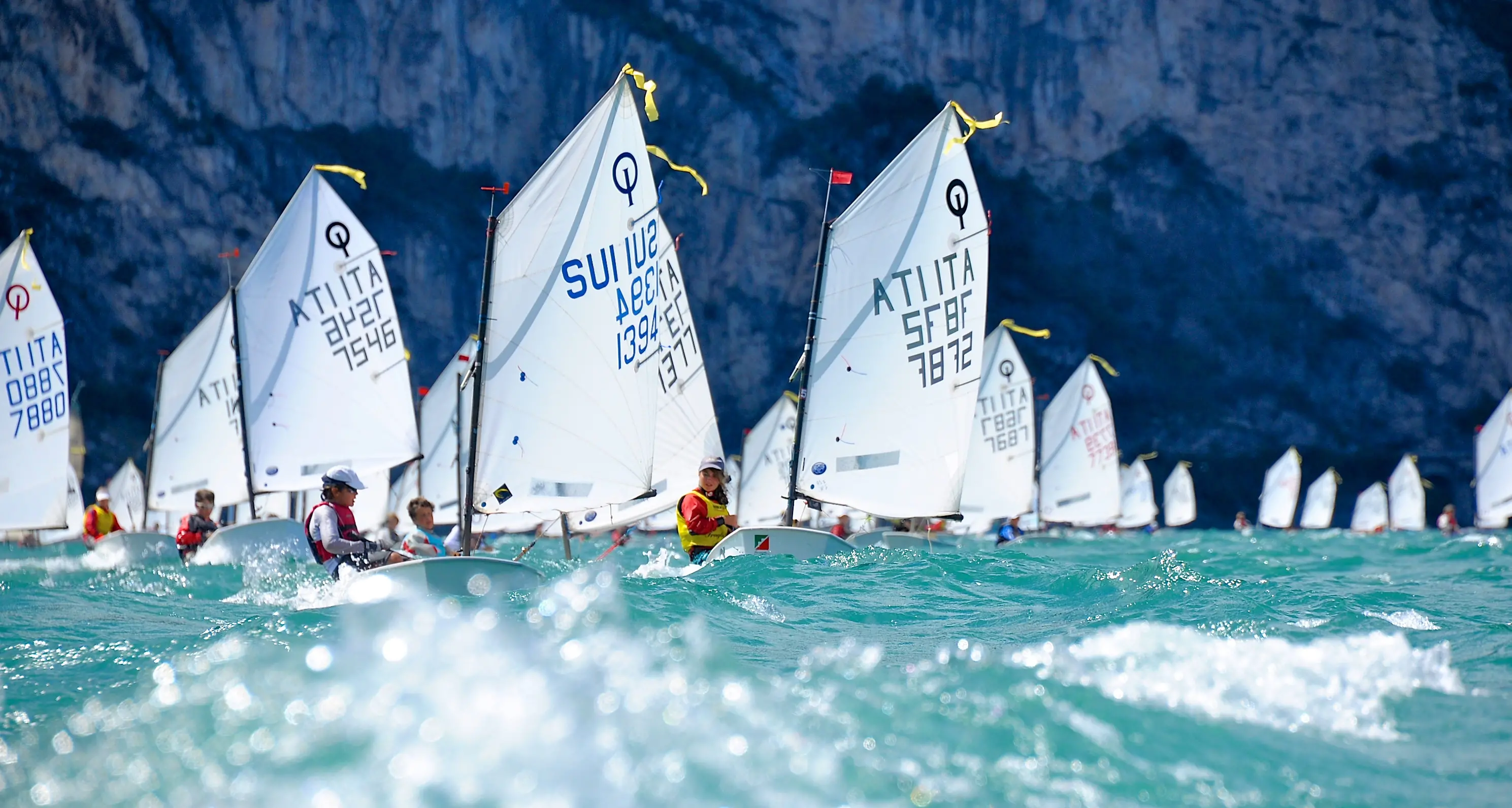 Vela, sui laghi di Garda e Ledro 6 regate mondiali e 4 europee