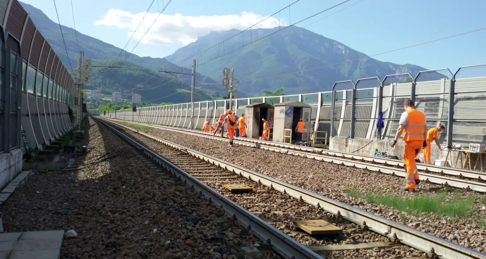 Rogo sui binari a Trento Sud, paura sulla ferrovia Le ipotesi: atto vandalico o un furto di rame