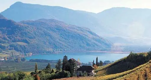 Tragedia a Caldaro: annega mentre fa il bagno nel lago