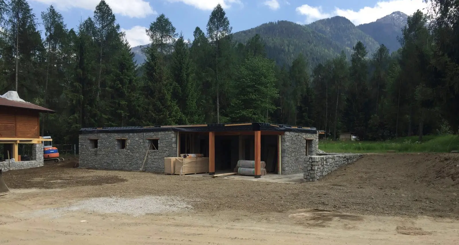Giacomo Bezzi e famiglia realizzano un camping a Fucine