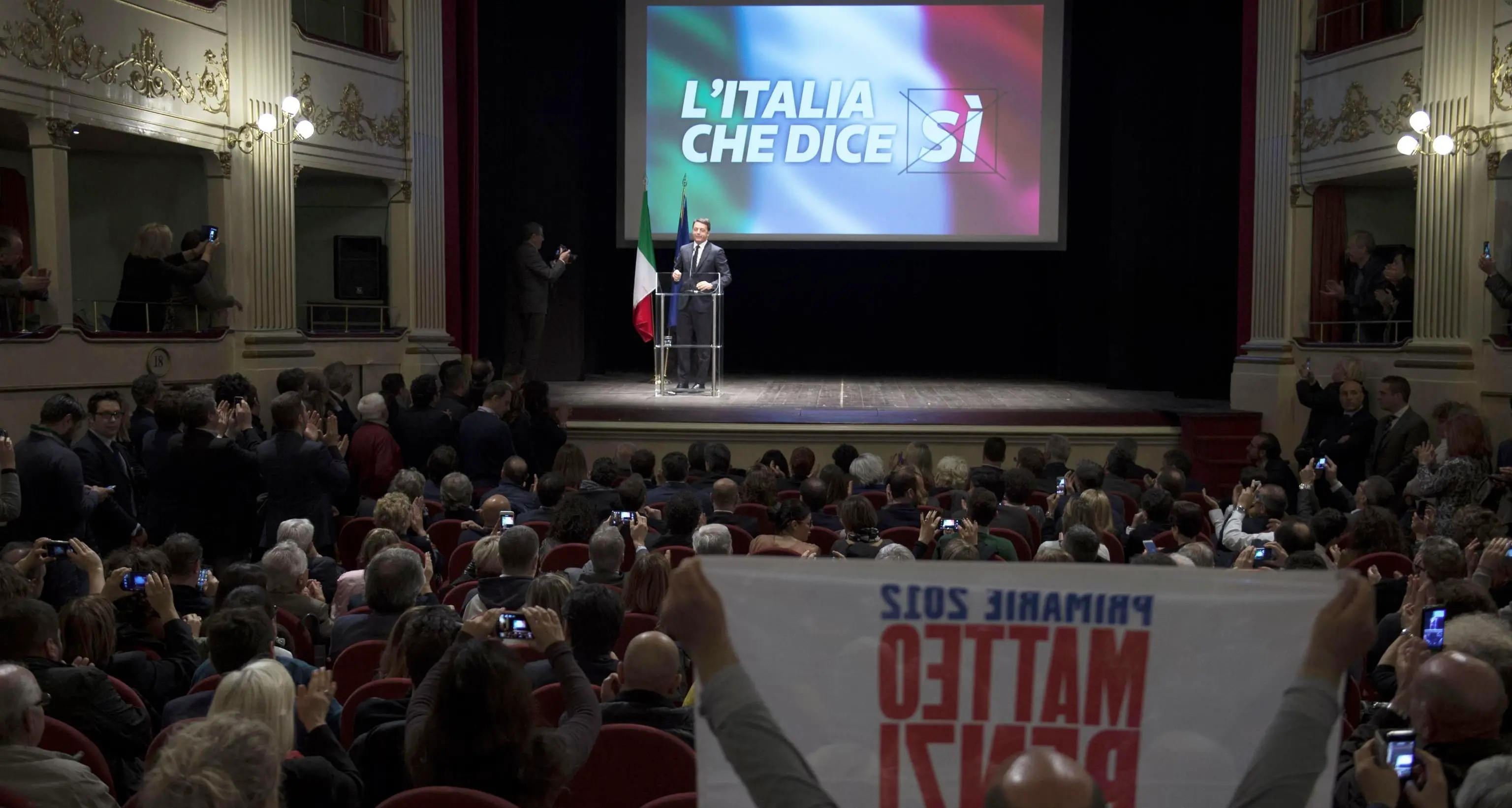 Costituzione, Renzi lancia la campagna I radicali: referendum su ogni punto