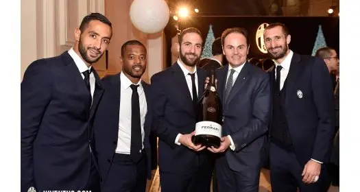 La Juve brinda al Natale con le bollicine Ferrari