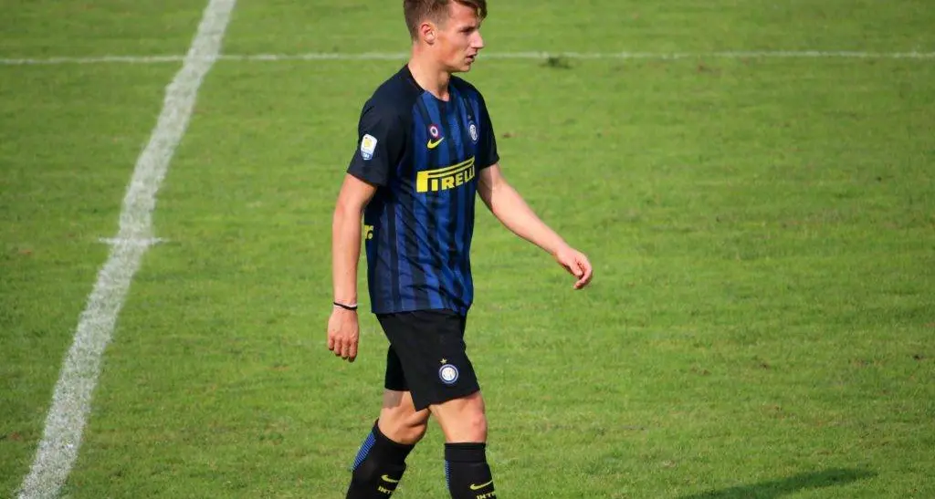 Bomber Andrea Pinamonti nel mirino di Barca e Man City