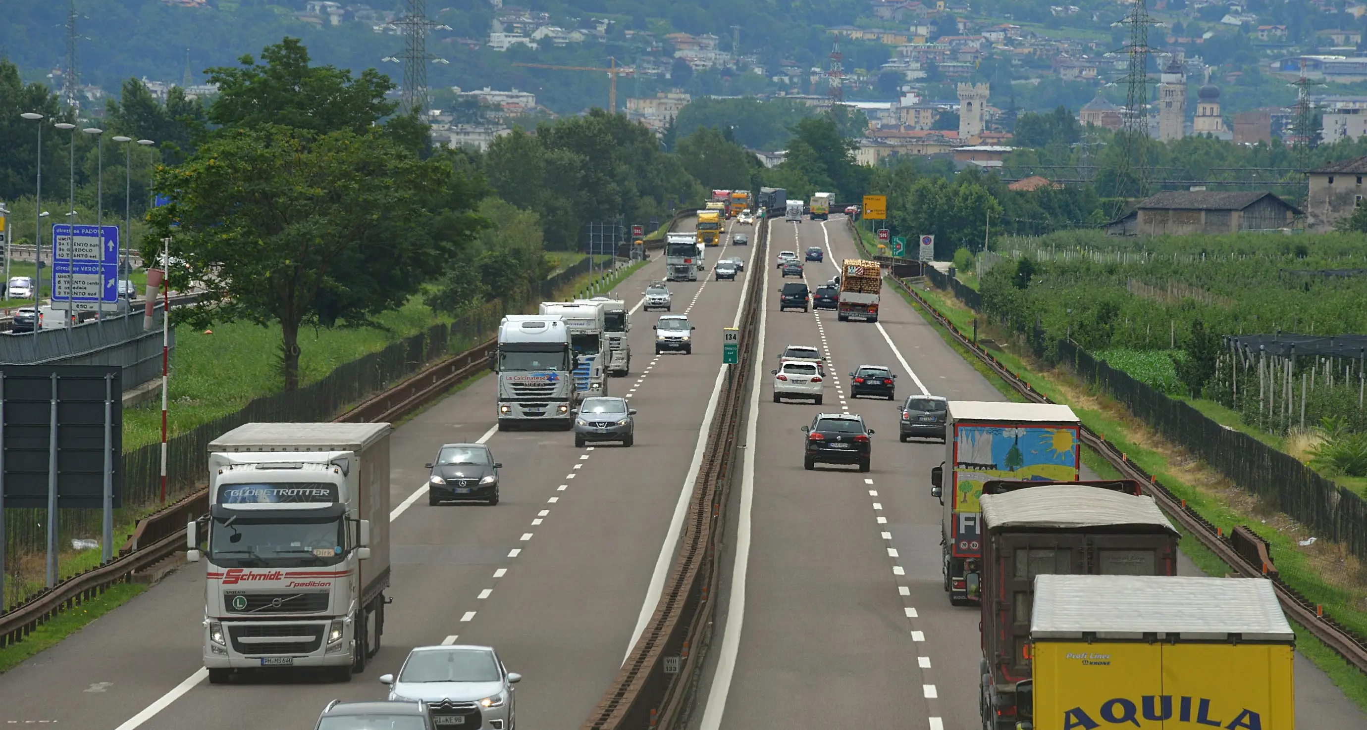 Sabato di traffico intenso con rallentamenti sulla A22