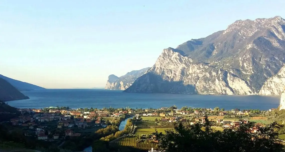 Ciclabile del Garda: progetto da 102 milioni Sindaci in pressing. Tratto trentino da 39 milioni