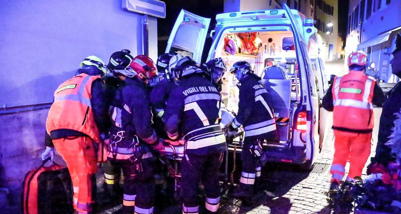Appartamento in fiamme ad Arco Un uomo è rimasto intossicato