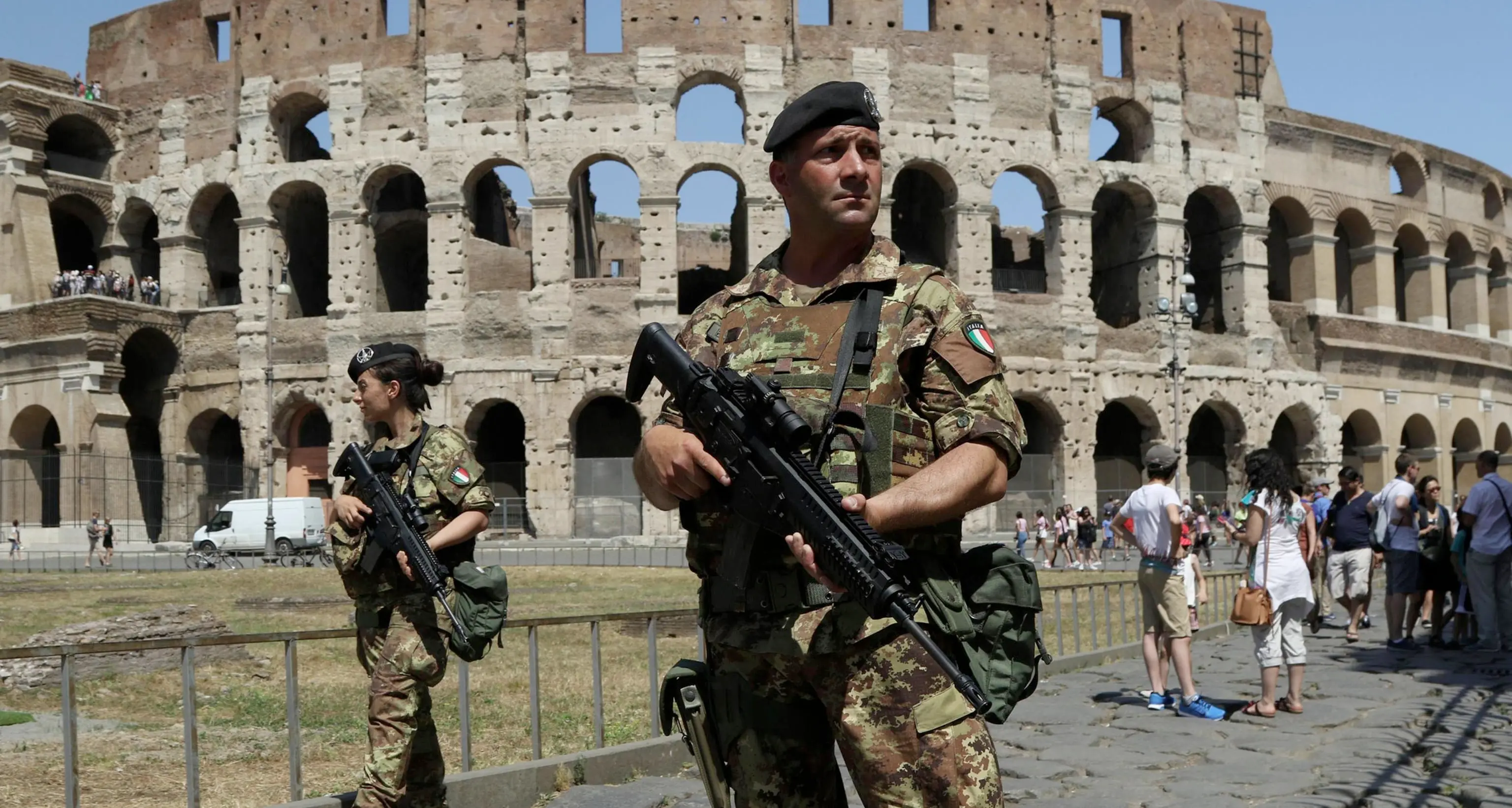 Dopo la strage del mercato di Berlino Muri di cemento e feste natalizie vietate