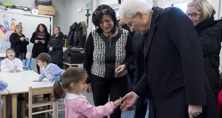 Mattarella dopo il terremoto nella scuola di Amatrice