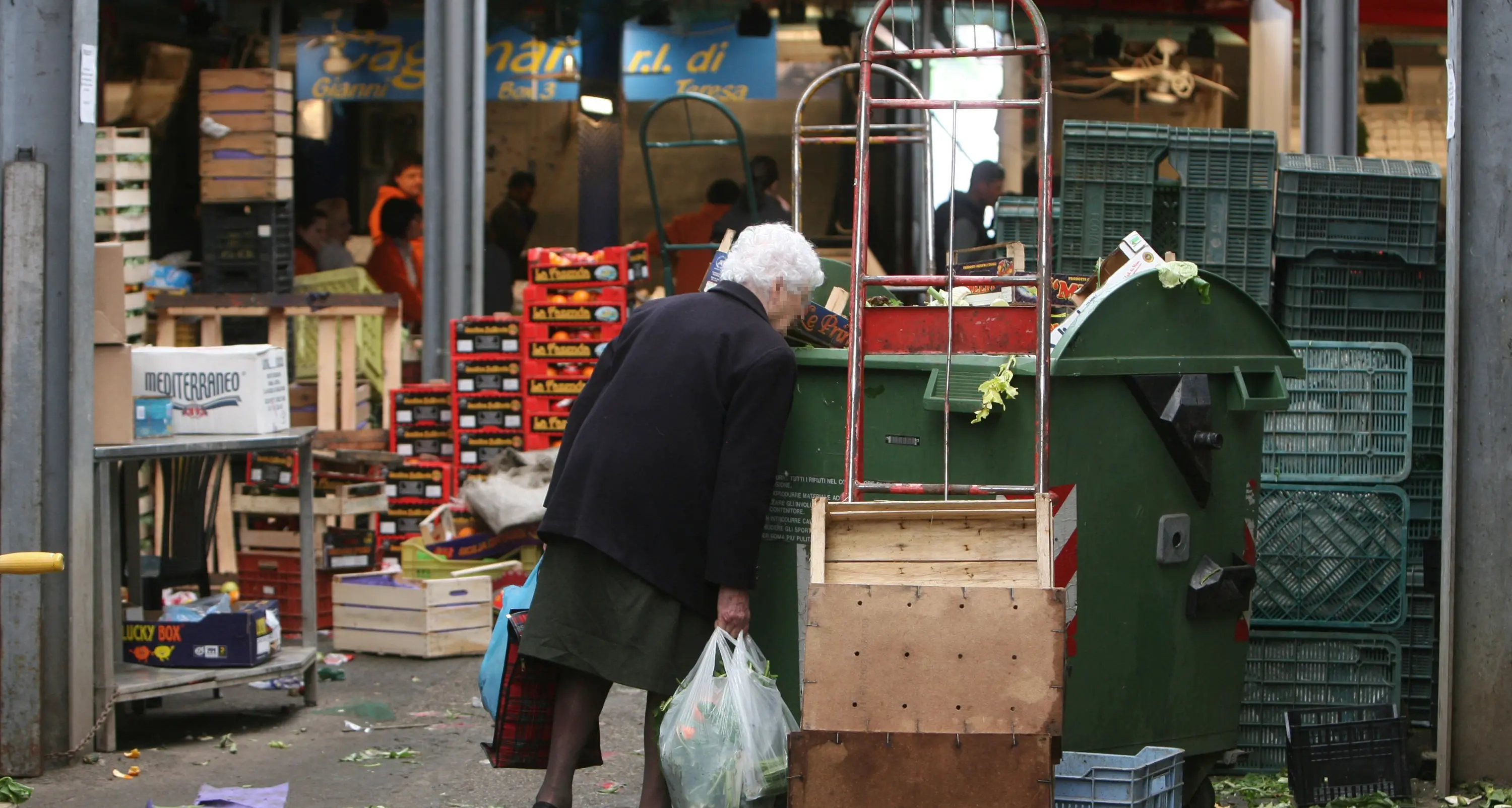 Istat: diseguaglianze in crescita I poveri hanno sempre meno