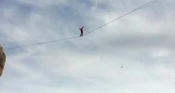 Precipita per oltre 200 metri da una slackline in Lessinia