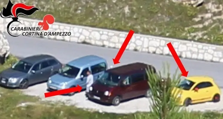 Furti nelle auto parcheggiate sui passi: tre arresti