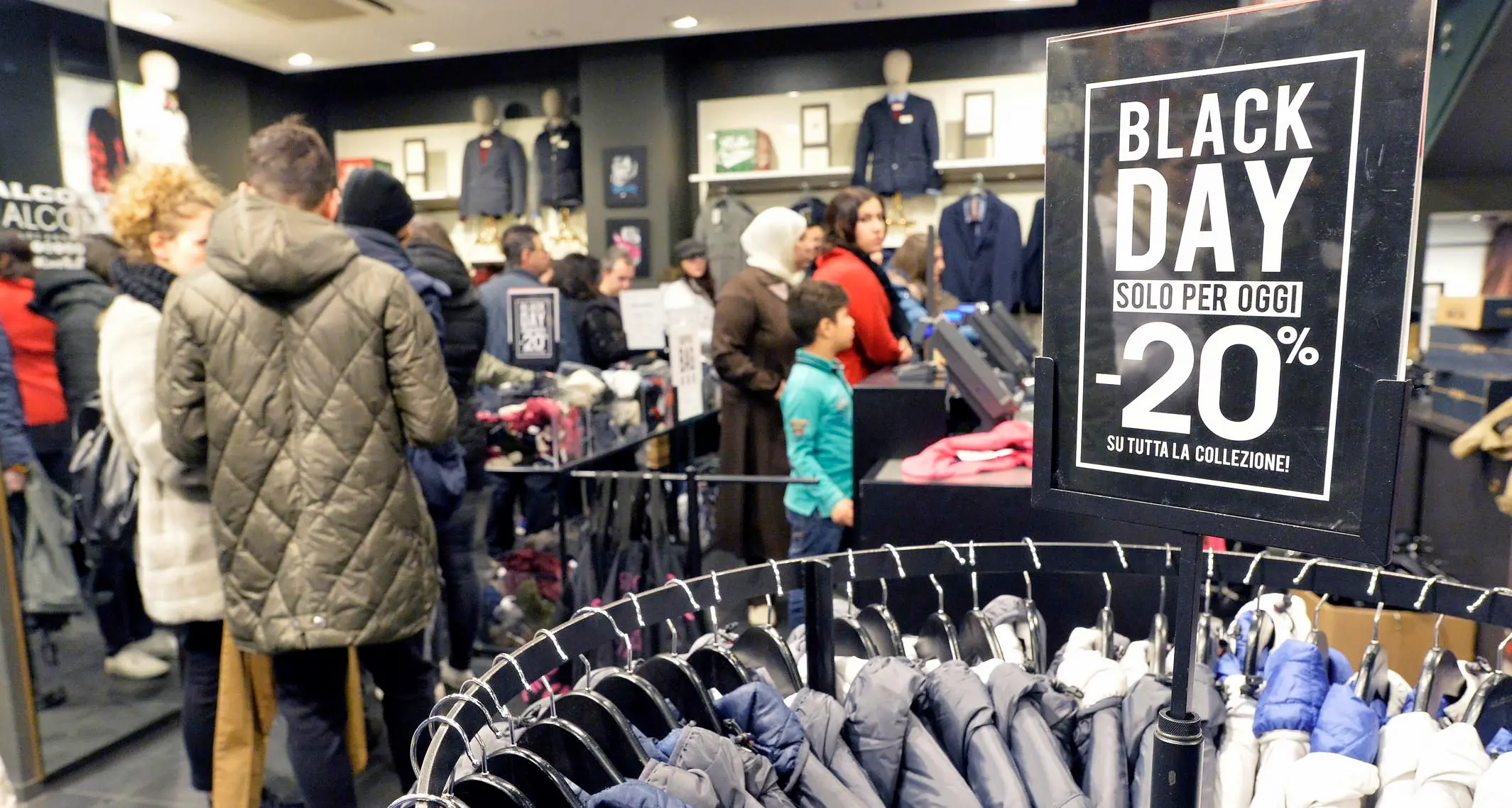 Arriva il fine settimana dello shopping Black Sunday: negozi aperti e sconti per tutti