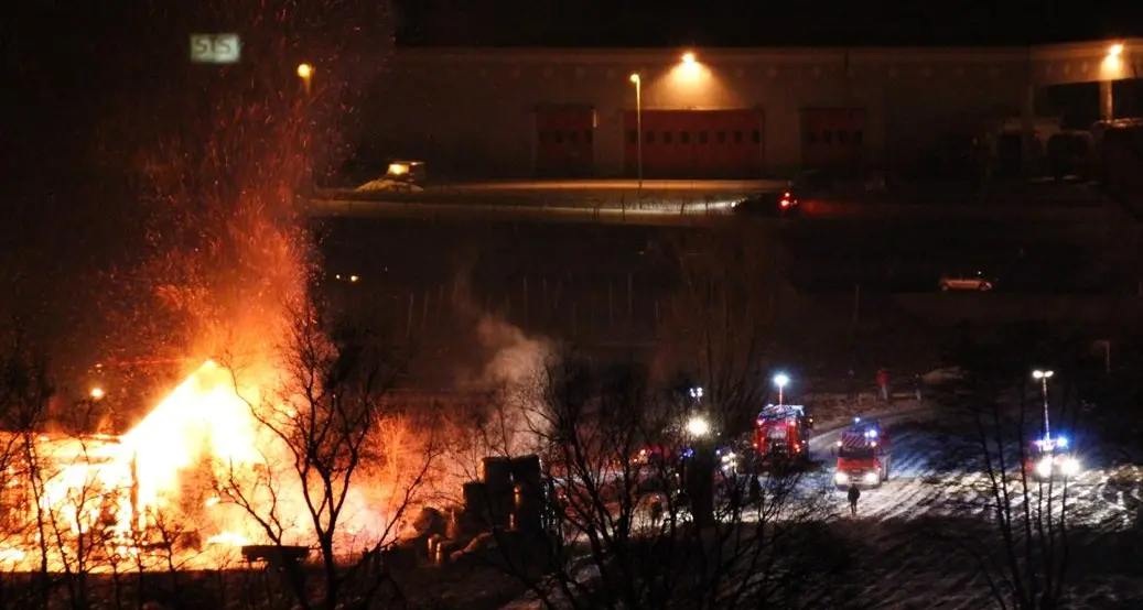 Rogo nella notte a Villa Agnedo Gran lavoro per i vigili del fuoco