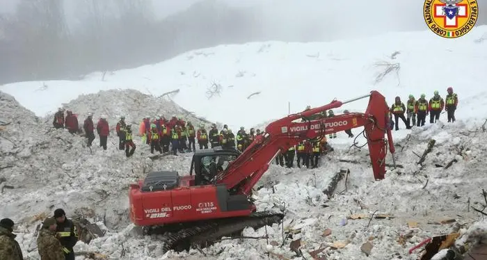 Rigopiano, 18 salme estratte dalla neve, restano 11 i dispersi