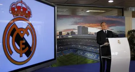 Il Real Madrid elimina la croce dal suo simbolo