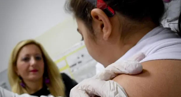 Storico accordo tra Stato e Regioni: vaccini obbligatori per l'accesso a nidi e materne