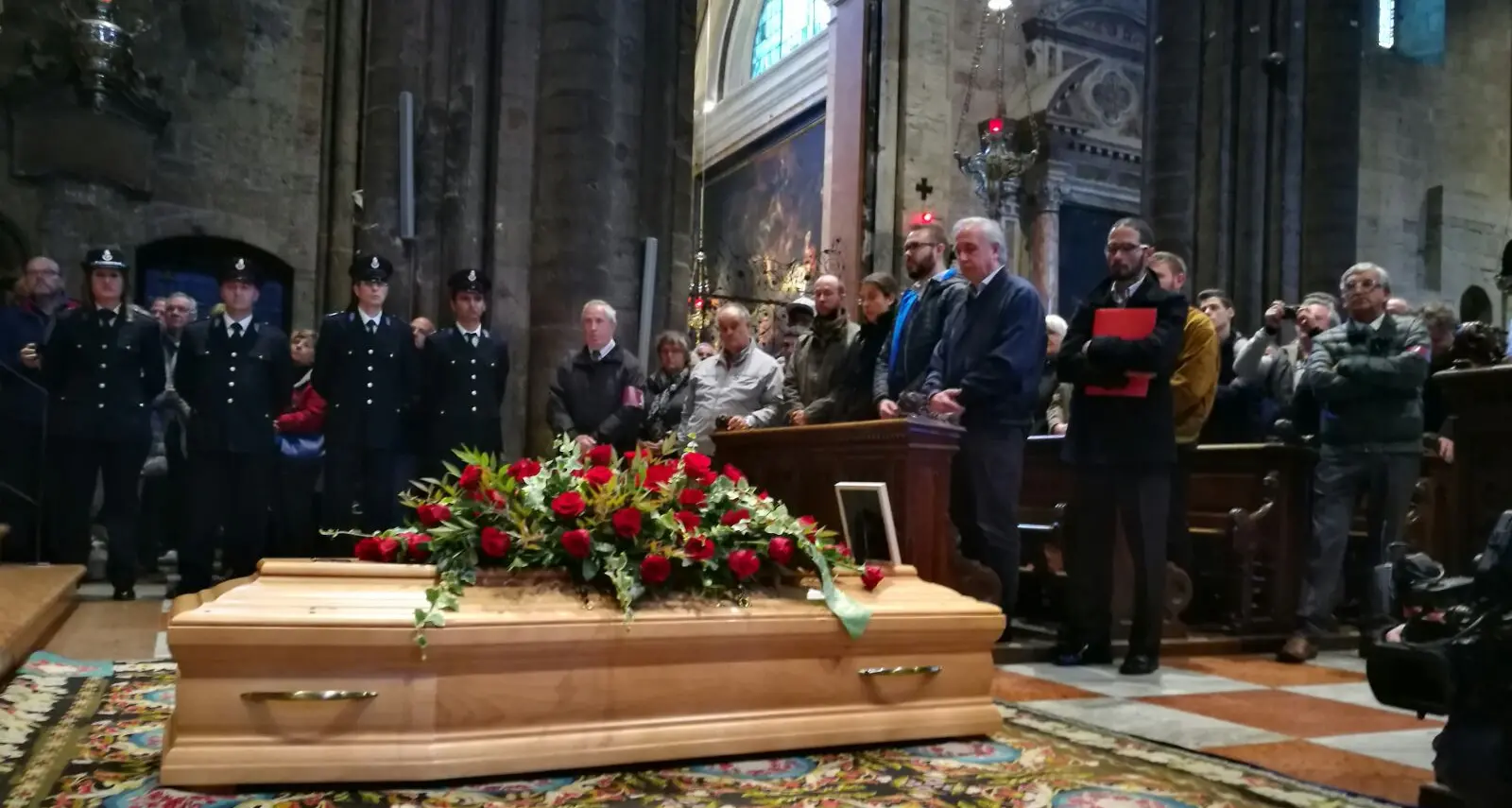 Una folla per l'addio a padre Fabrizio Tisi: «La sua eredità non vada smarrita»